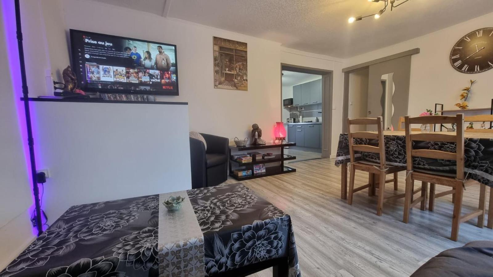 Appartement Rethel - Netflix - Marc & Cecile Экстерьер фото